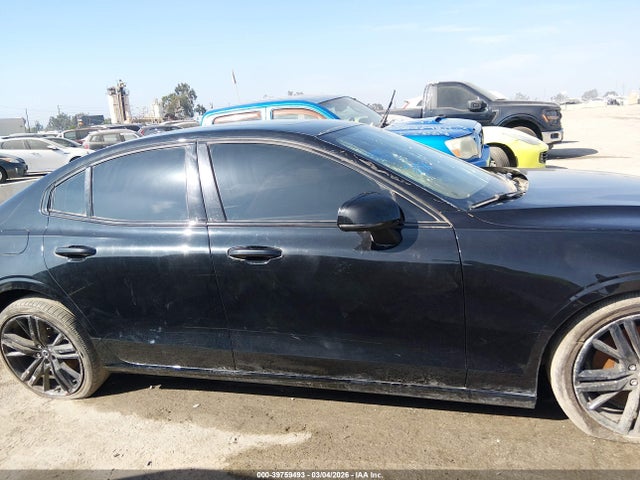 7JRH60FH9RG308062 Volvo S60 Recharge Plug-in Hybrid T8 Plus Black Edition