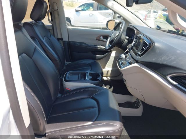 2C4RC1DG4LR172683 Chrysler Voyager Lxi