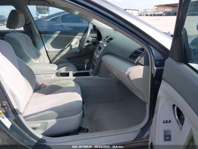 39759830 :رقم المزاد ، 4T4BF3EK4BR144554 vin ، 2011 Toyota Camry Le مزاد بيع