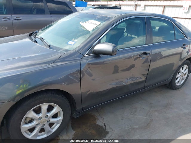 39759830 :رقم المزاد ، 4T4BF3EK4BR144554 vin ، 2011 Toyota Camry Le مزاد بيع