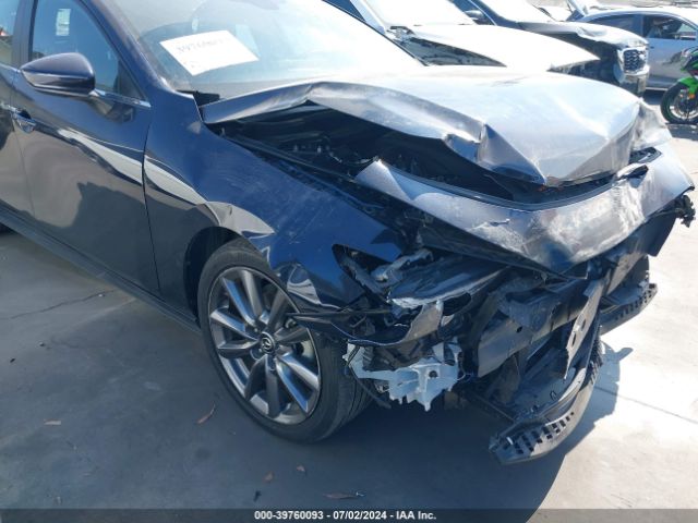 JM1BPAKLXM1313915 Mazda Mazda3 Select