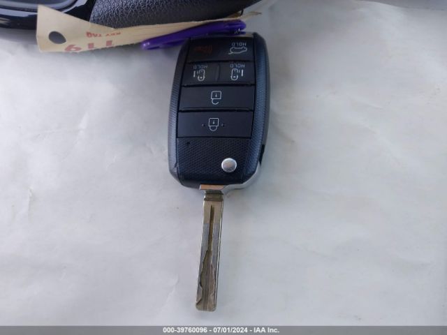 KNDMB5C15K6552493 KIA SEDONA LX