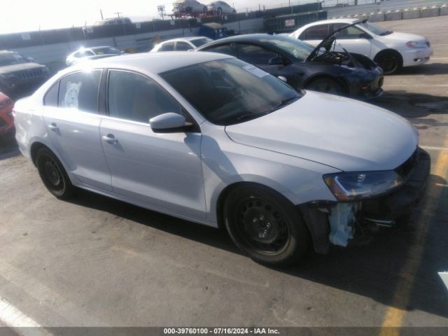 2017 3VW2B7AJ0HM402772 main image