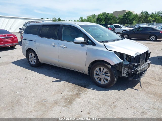 2017 KNDMB5C13H6224871 main image