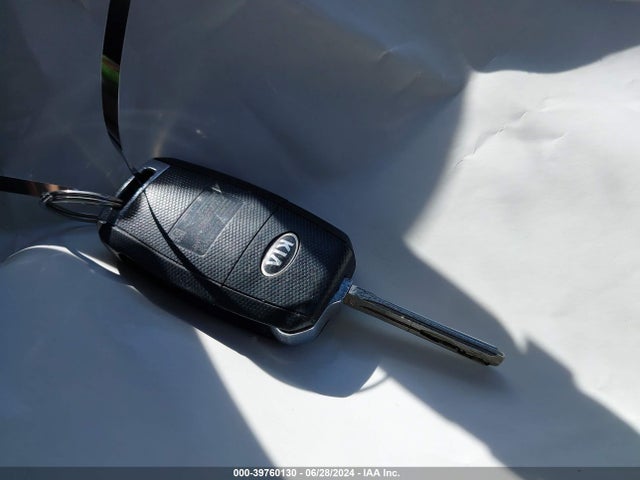 KIA SEDONA LX 2017 KNDMB5C13H6224871 Image 11