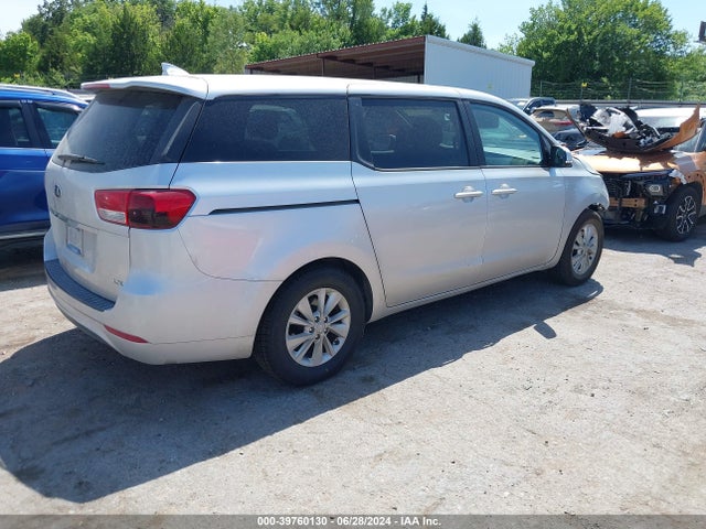 KIA SEDONA LX 2017 KNDMB5C13H6224871 Image 4