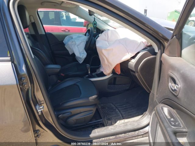 3C4NJCBB8KT636559 Jeep Compass Latitude Fwd