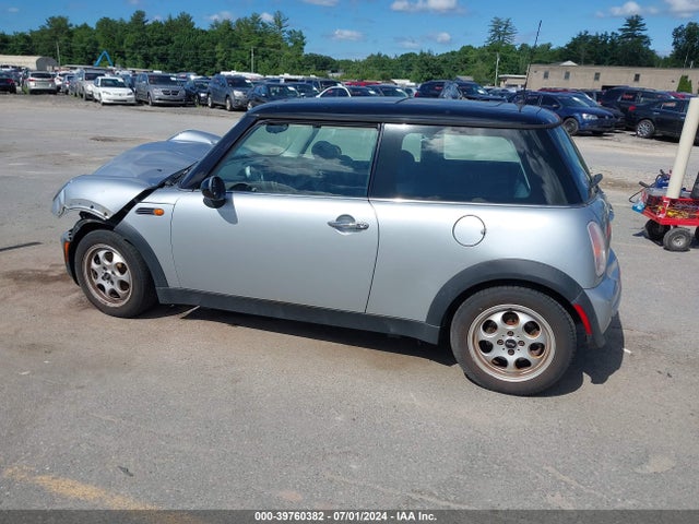 2004 MINI COOPER WMWRC33404TJ62307 Photo 2