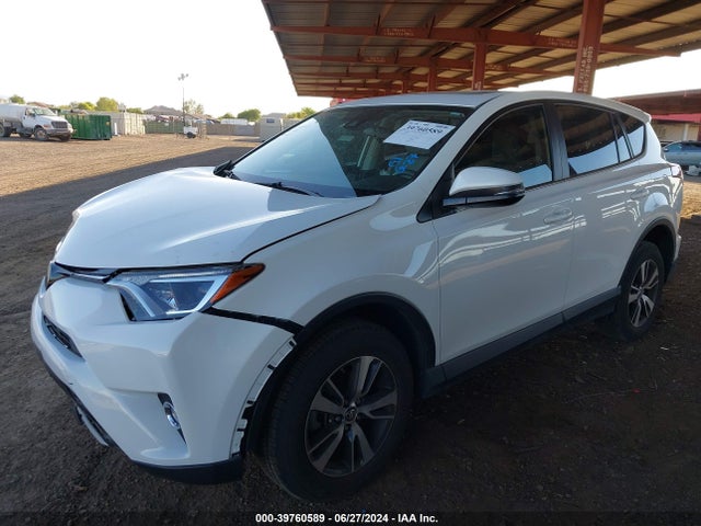 Toyota Rav4 Xle 2018 JTMWFREV9JD117619 Image 2