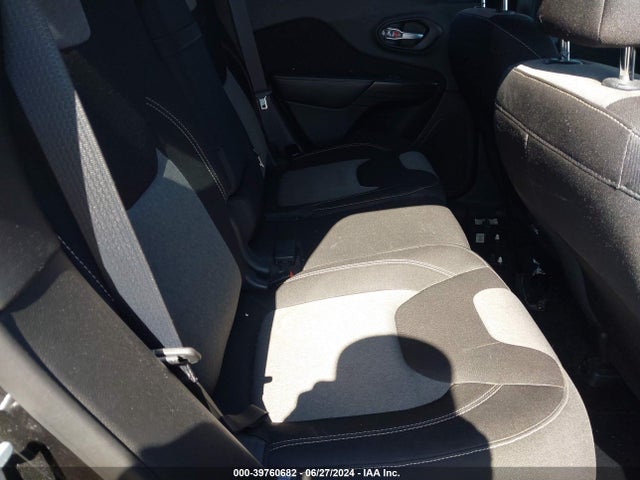 1C4PJLAB1FW722015 Jeep Cherokee Sport