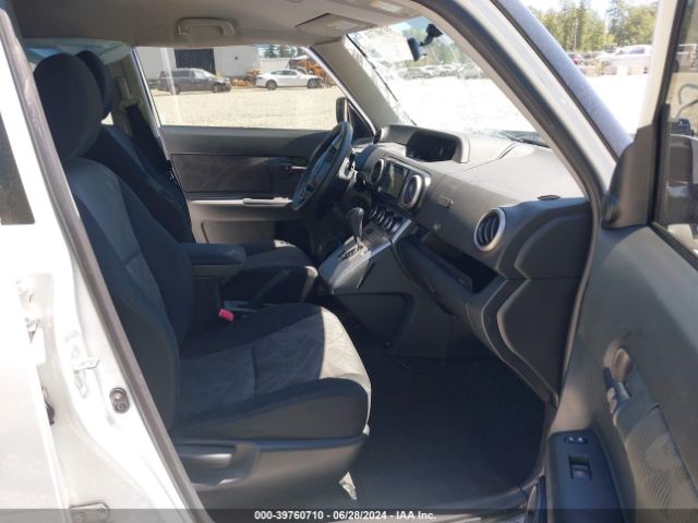 JTLZE4FE1FJ076725 Scion XB