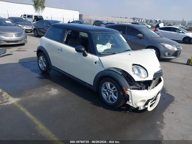 2011 MINI COOPER WMWSU3C50BT098399 Photo 0