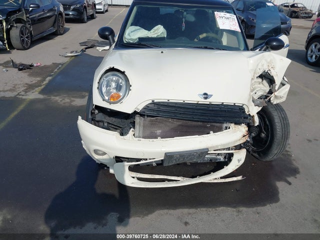 2011 MINI COOPER WMWSU3C50BT098399 Photo 9