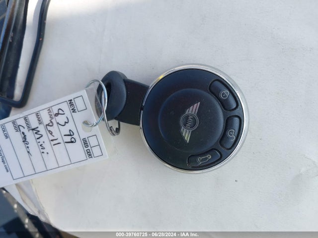 2011 MINI COOPER WMWSU3C50BT098399 Photo 10