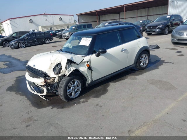 2011 MINI COOPER WMWSU3C50BT098399 Photo 1