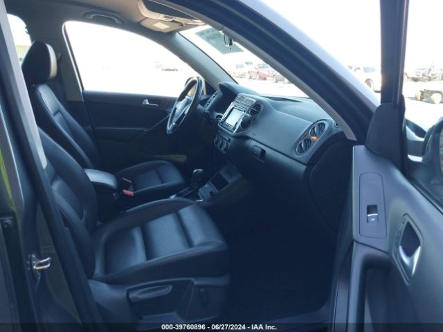 WVGAV3AX0EW586282 Volkswagen TIGUAN SE
