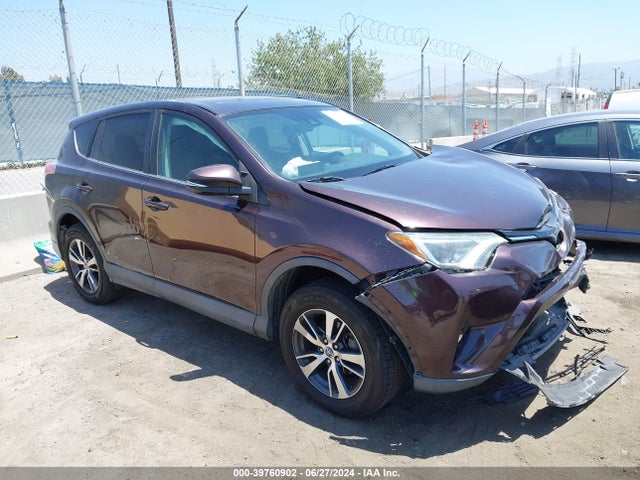 Toyota Rav4 Xle 2018 2T3WFREV9JW425523 Image 1