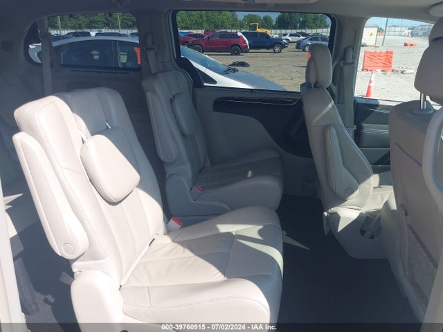2C4RC1GG9ER237137 Chrysler Town & Country Limited
