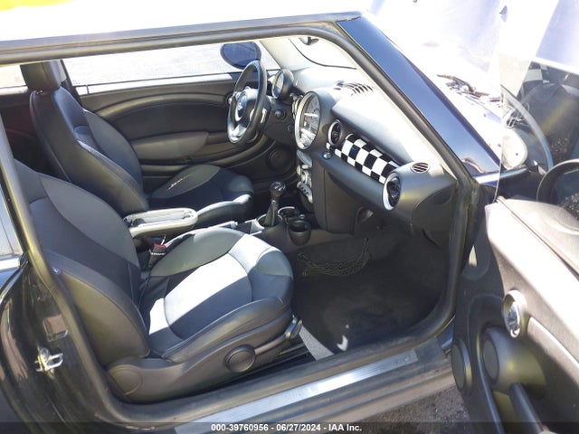 2007 MINI COOPER WMWMF335X7TT51092 Photo 4