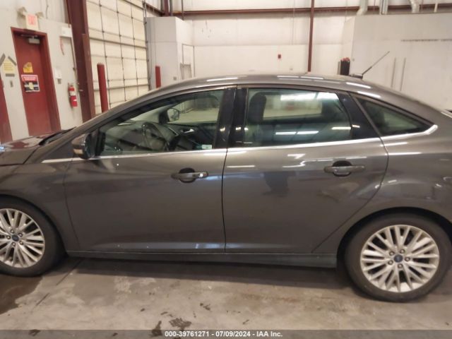 1FADP3J25FL277965 Ford Focus Titanium