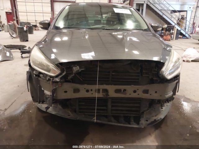 1FADP3J25FL277965 Ford Focus Titanium