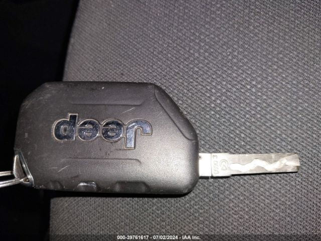 1C4HJXDG0JW163195 Jeep Wrangler Unlimited Sport 4x4