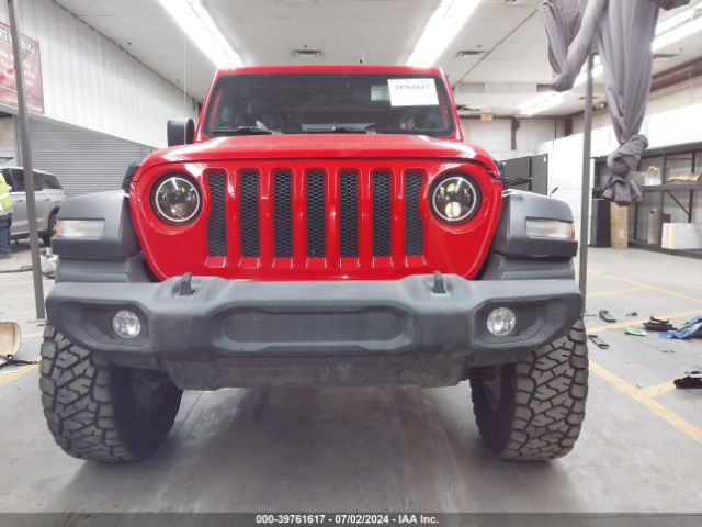 1C4HJXDG0JW163195 Jeep Wrangler Unlimited Sport 4x4