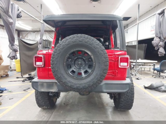 1C4HJXDG0JW163195 Jeep Wrangler Unlimited Sport 4x4