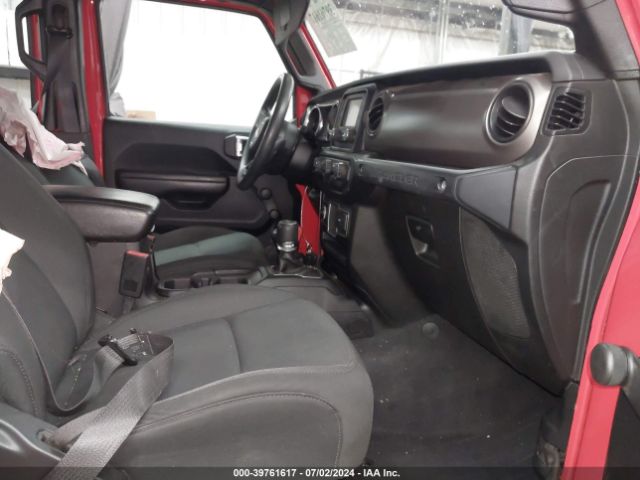 1C4HJXDG0JW163195 Jeep Wrangler Unlimited Sport 4x4