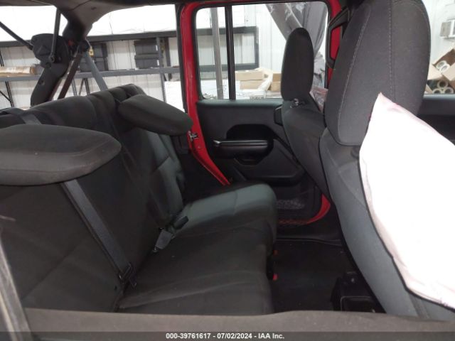1C4HJXDG0JW163195 Jeep Wrangler Unlimited Sport 4x4