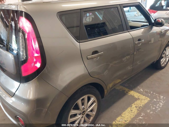 KIA SOUL + 2018 KNDJP3A52J7537621 Image 12