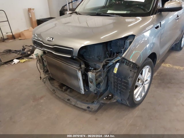 KIA SOUL + 2018 KNDJP3A52J7537621 Image 16