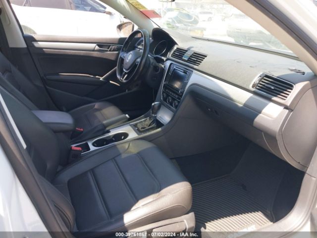 1VWLA7A36KC009098 Volkswagen Passat 2.0t Wolfsburg Edition