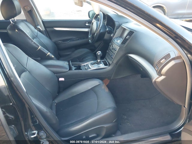 39761935 :رقم المزاد ، JN1CV6AP1BM302960 vin ، 2011 Infiniti G37 Journey مزاد بيع