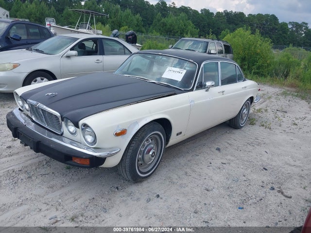 1976 JAGUAR E-PACE UG2T57931BW       Photo 1