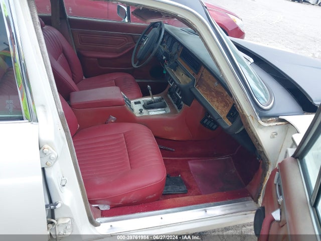 1976 JAGUAR E-PACE UG2T57931BW       Photo 4