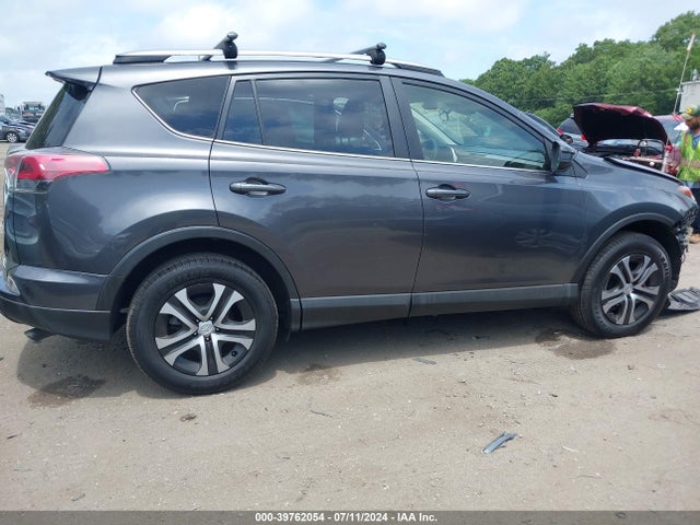 Toyota RAV4 LE 2017 JTMBFREV0HJ130298 Image 13