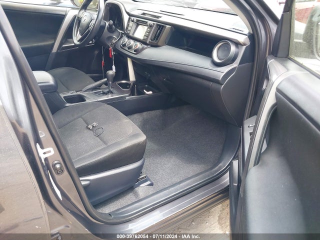 Toyota RAV4 LE 2017 JTMBFREV0HJ130298 Image 5