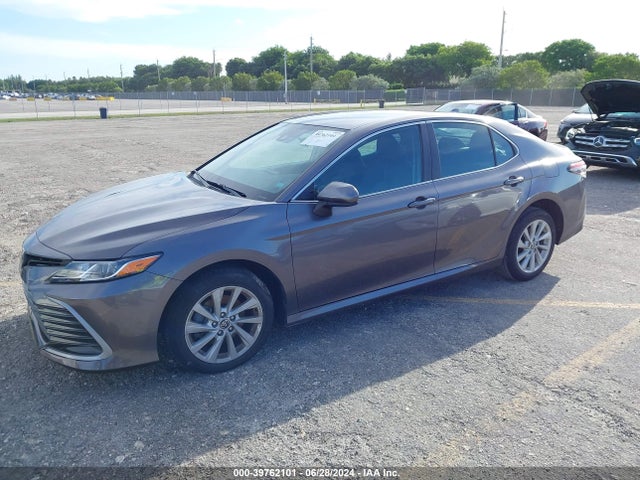 Toyota CAMRY LE 2022 4T1C11AK6NU640242 Image 2
