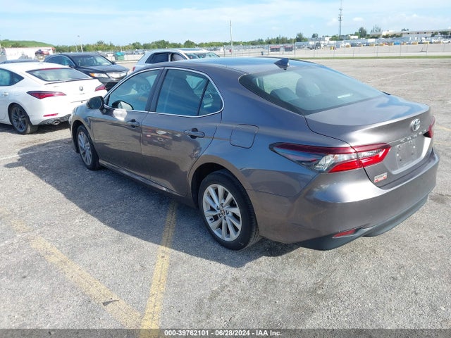 Toyota CAMRY LE 2022 4T1C11AK6NU640242 Image 3