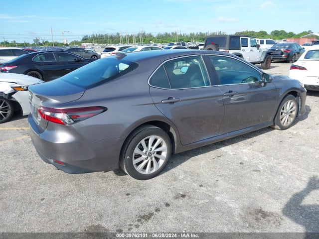 Toyota CAMRY LE 2022 4T1C11AK6NU640242 Image 4