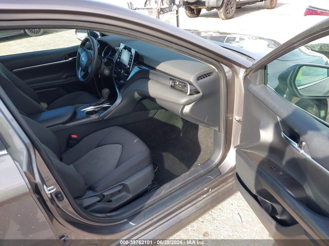 Toyota CAMRY LE 2022 4T1C11AK6NU640242 Image 5