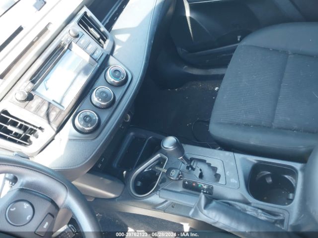 2T3BFREV3GW447086 Toyota RAV4 LE