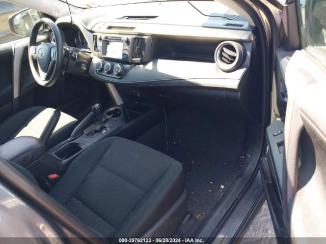 2T3BFREV3GW447086 Toyota RAV4 LE