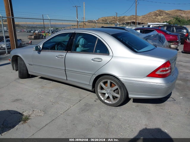 2003 MERCEDES-BENZ C-CLASS WDBRF40J03F423974 Photo 2