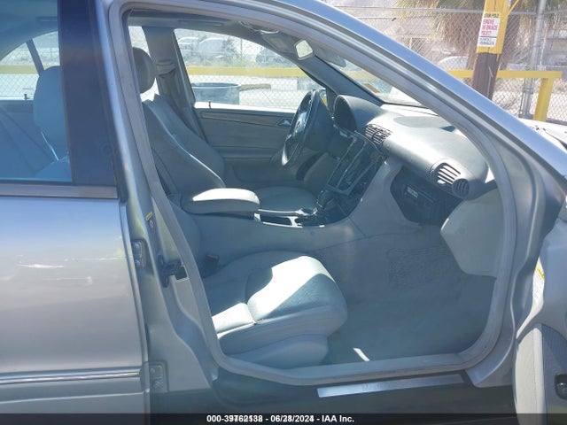 2003 MERCEDES-BENZ C-CLASS WDBRF40J03F423974 Photo 4