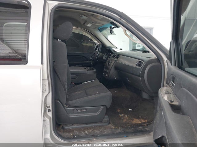 2009 CHEVROLET SUBURBAN 1GNFC16059R217039 Photo 4