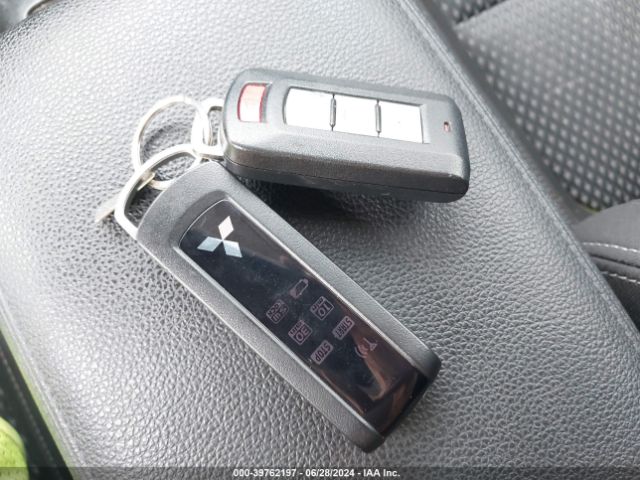 JA4AZ3A34JZ008565 Mitsubishi Outlander Se