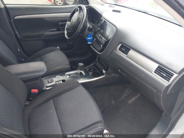 JA4AZ3A34JZ008565 Mitsubishi Outlander Se