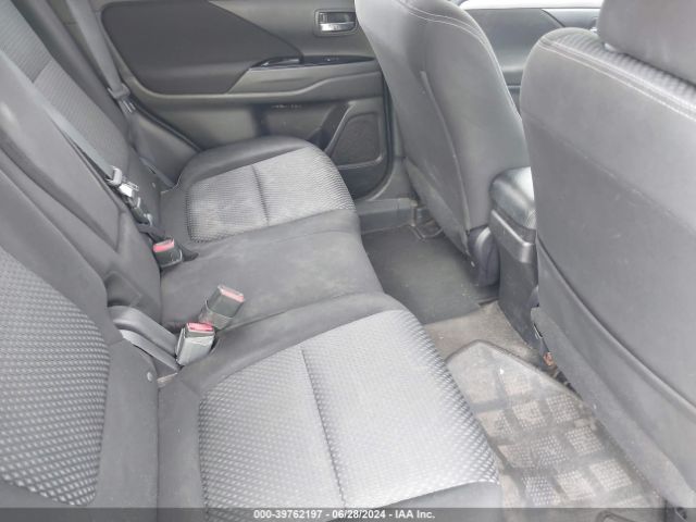 JA4AZ3A34JZ008565 Mitsubishi Outlander Se